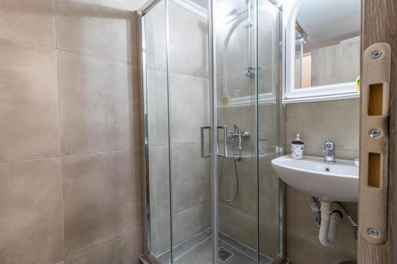 Korinthos Downtown Apartment ภายนอก รูปภาพ