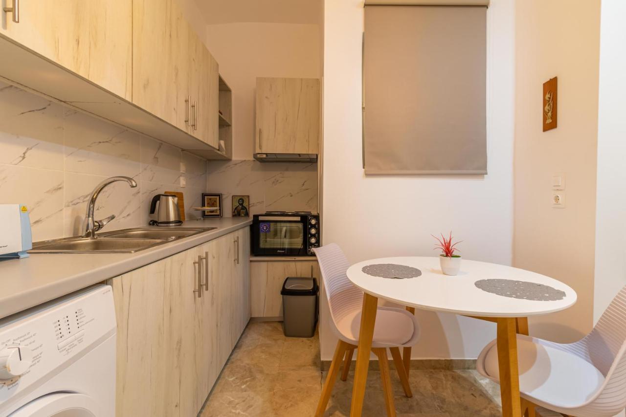 Korinthos Downtown Apartment ภายนอก รูปภาพ
